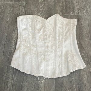 Adjustable draw string back, button up front